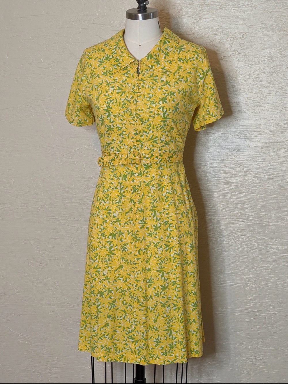 1940's True Vintage Yellow Floral Short-Sleeve Day Dress XL - Picture 6 of 6
